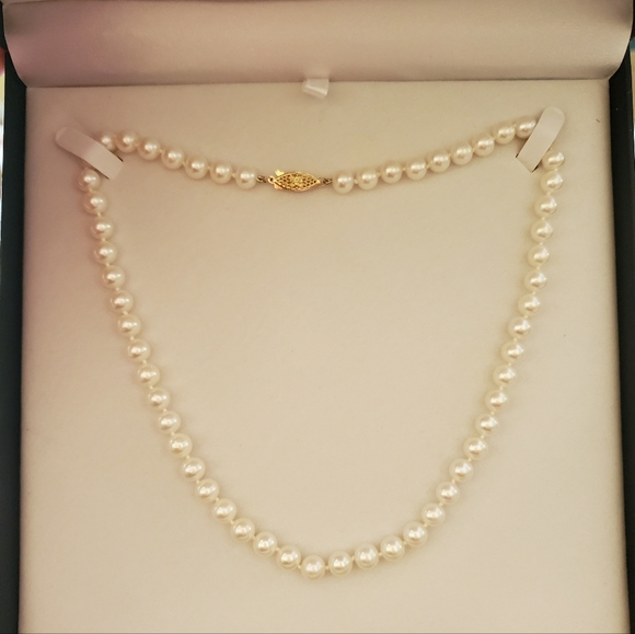 14K Gold Pearl Necklace - Picture 2 of 9